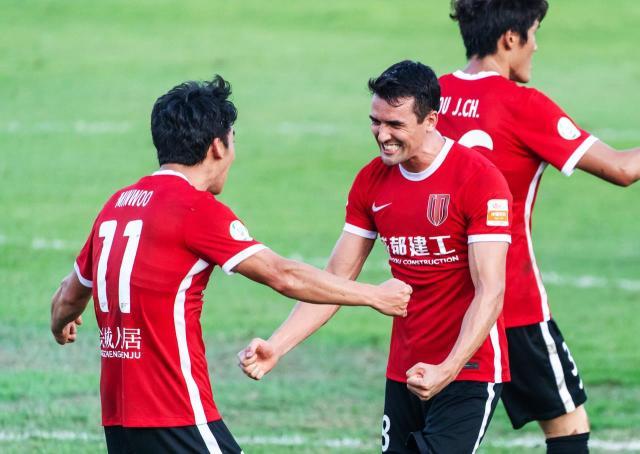 开云体育app下载-让2追2！蓉城31射绝平亚泰 拒绝主场再输0比3